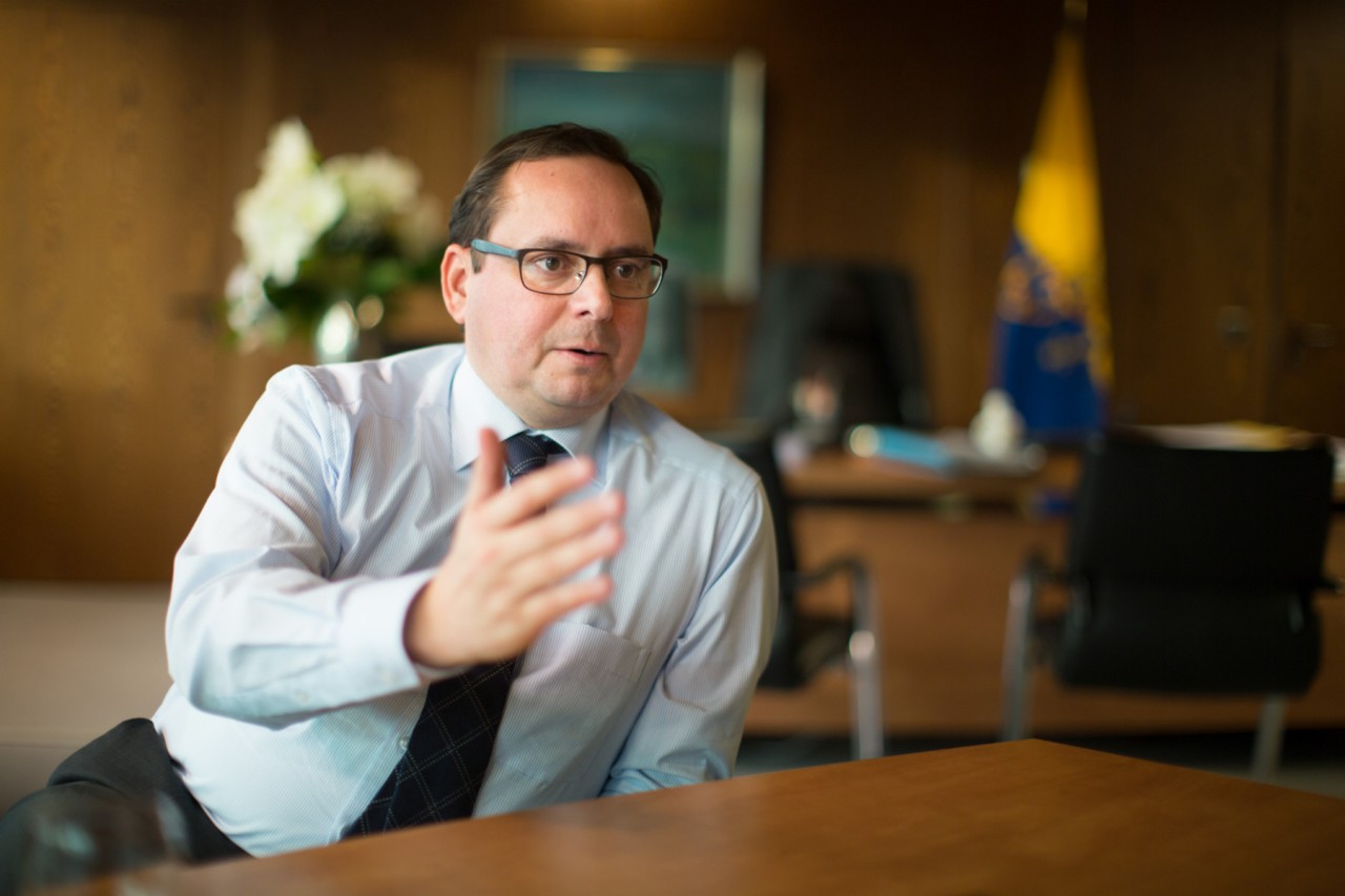 Thomas Kufen , Oberbürgermeister der Stadt Essen in seinem Büro am 02. 12. 2015