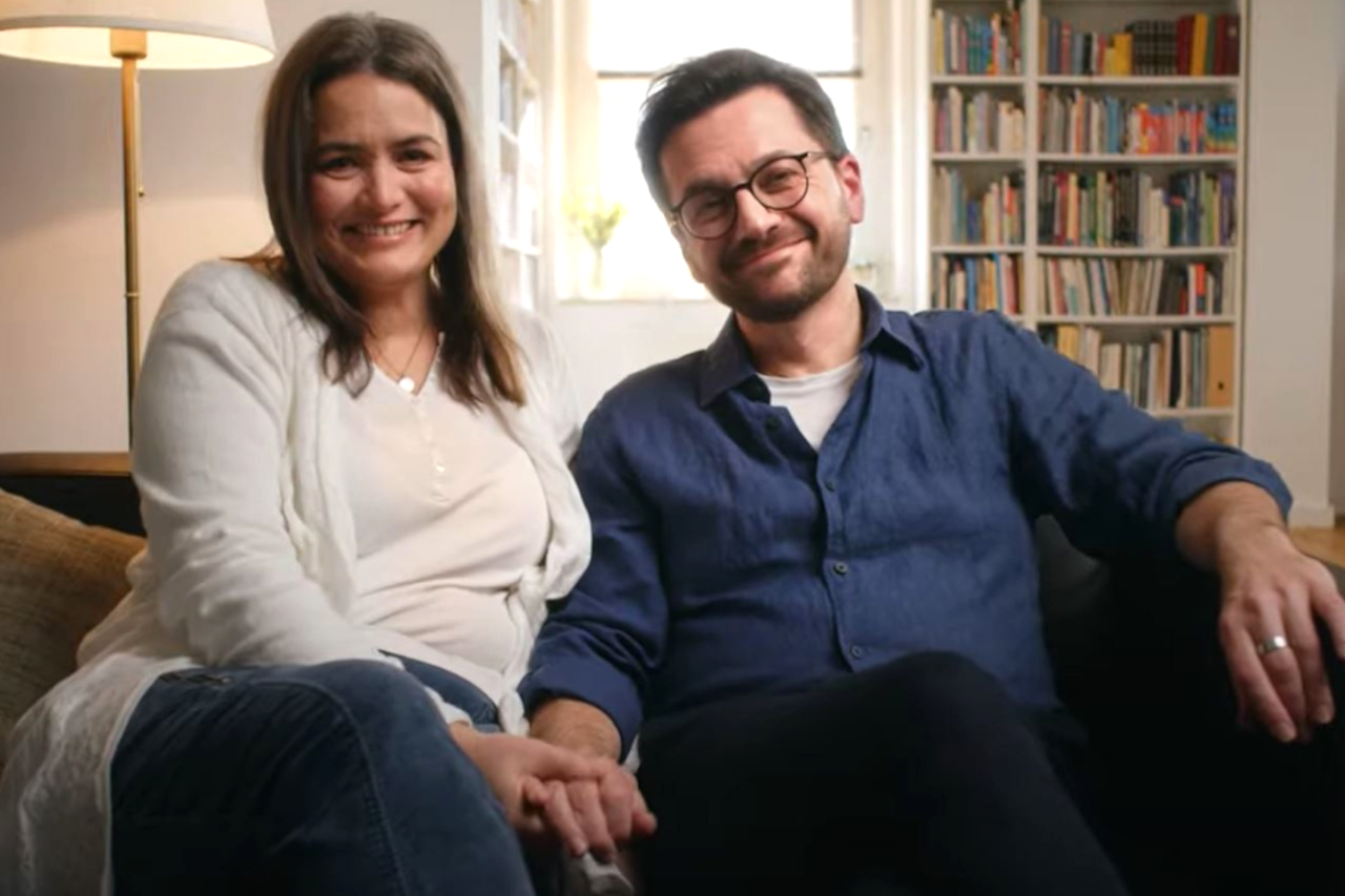 Das Ehepaar Kutschaty im SPD-Wahlkampfvideo vor der NRW-Landtagswahl.  