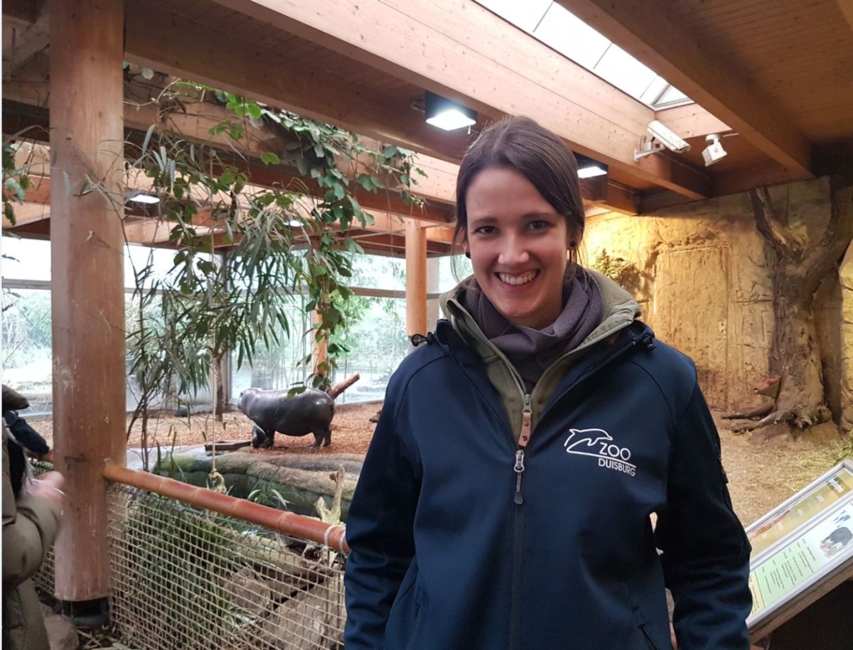 Tierärztin Carolin Bunert(29) arbeitet seit einem Jahr im Duisburger Zoo: „Für uns Tierärzte ist das etwas ganz Schönes- so ein Jungtier, das haben wir nicht jeden Tag.“ 