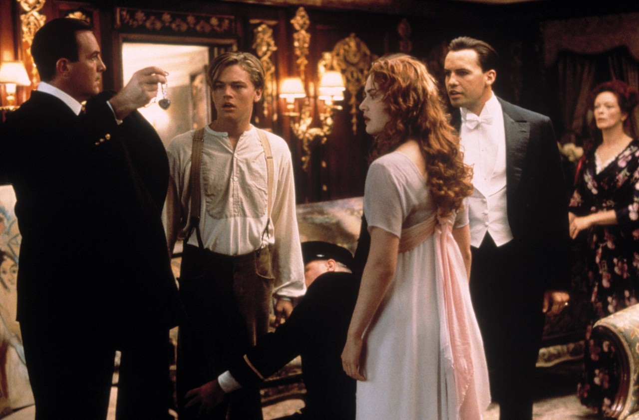 Der Film „Titanic“ thematisiert die Liebesgeschichte von Rose und Jack.