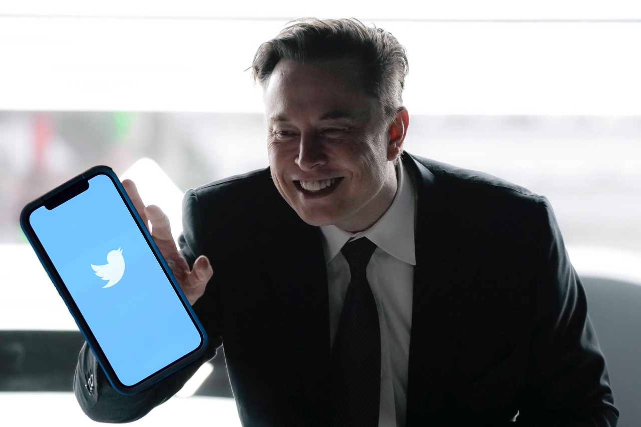 Elon Musk plant große Veränderungen für Twitter. 
