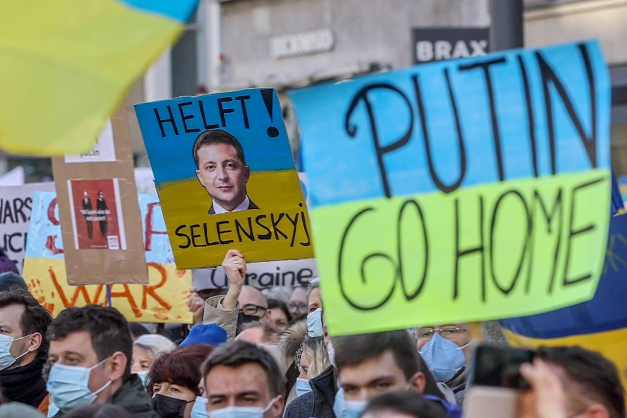 Bereits in Düsseldorf demonstrierten Tausende gegen den Krieg in der Ukraine. Weiter Aktionen folgen überall im Westen.
