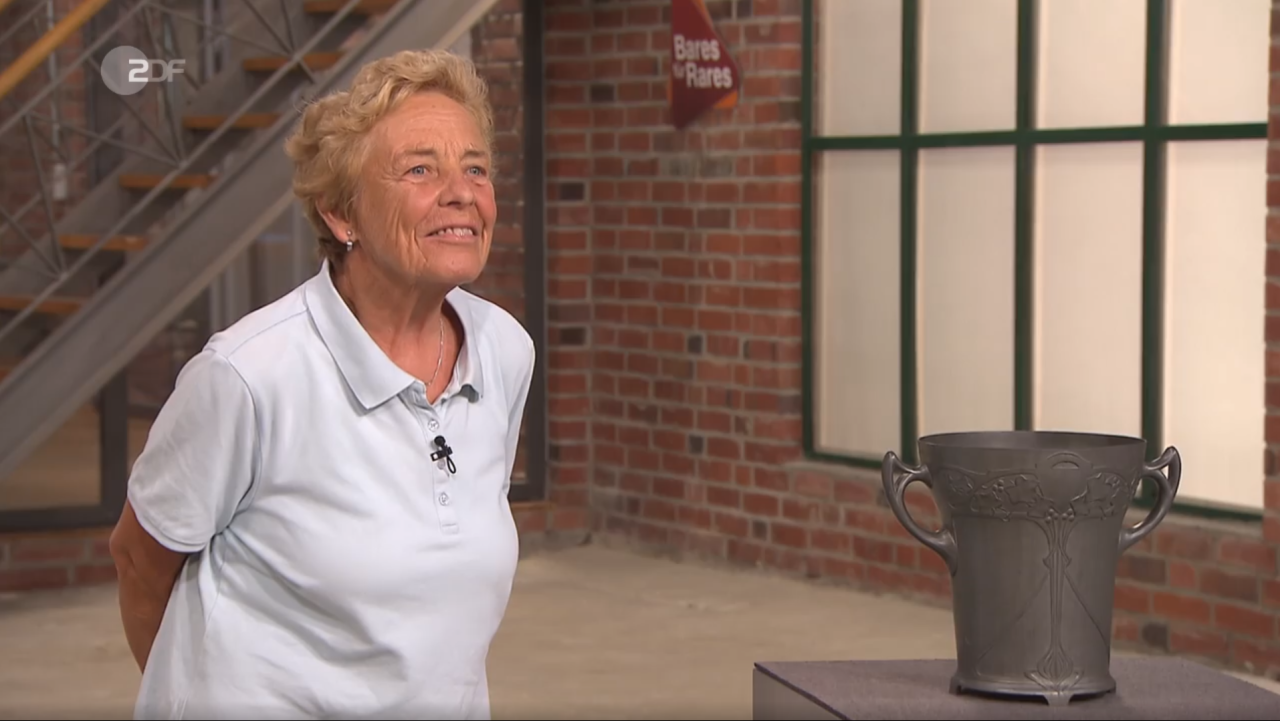 Die 77-jährige Floristin Barbara Arend will ihren Sektkühler verkaufen.