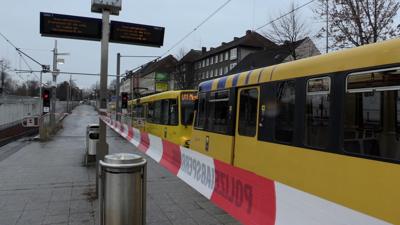 Der Junge wurde auf dem Bahnsteig der U-Bahn-Haltestelle II. Schichtstraße von einem Zug mitgerissen.