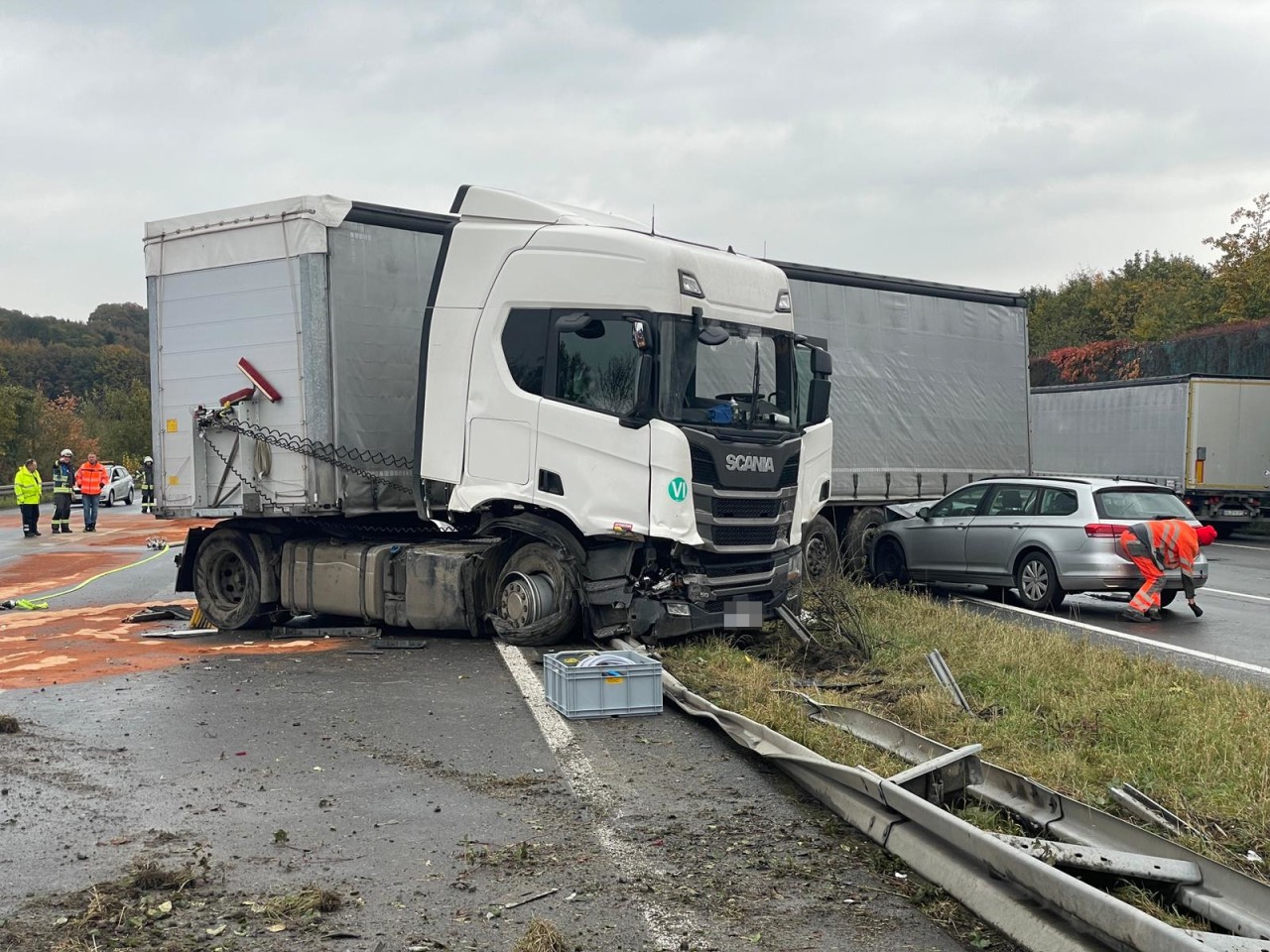 Auf der A1 in Richtung Köln hat es einen schweren Unfall gegeben. 