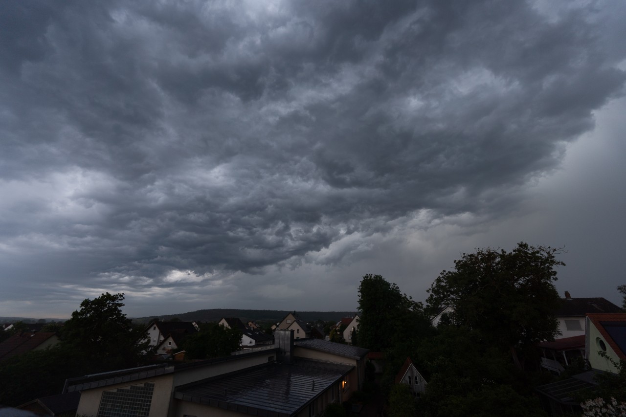 Das Unwetter in NRW hat für eine skurrile Erscheinung am Himmel gesorgt. (Symbolfoto)
