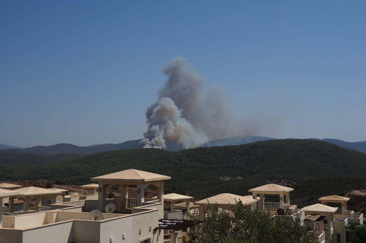 Urlaub am Mittelmeer: Bei Bodrum brennt der Wald.