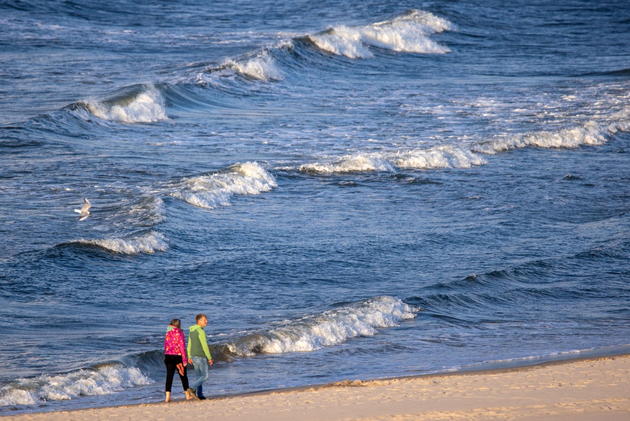 Urlaub an der Ostsee: Trotz sommerlicher Temperaturen ist kaum jemand auf Usedom im Wasser.