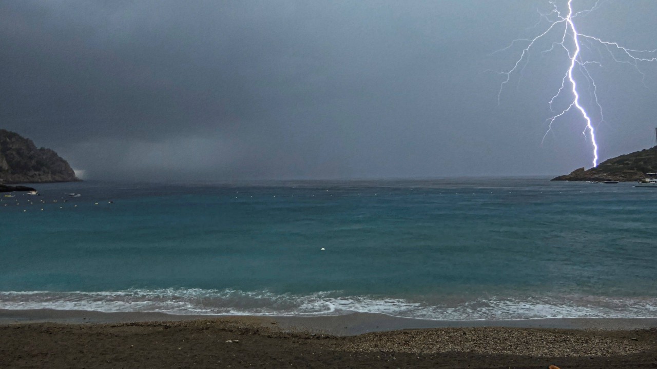 Urlaub auf Mallorca: Aktuell zeigt sich das Wetter nicht von seiner schönen Seite. (Symbolbild)