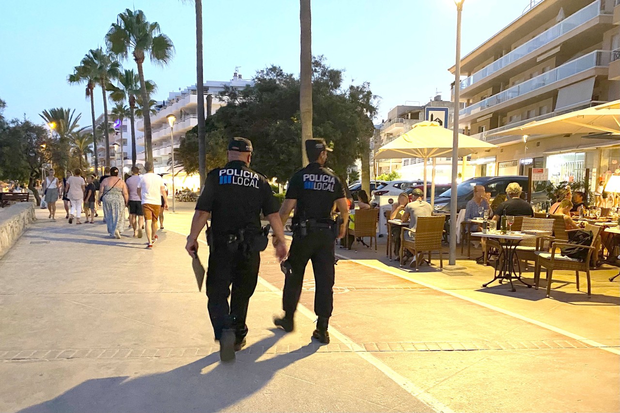 Urlaub auf Mallorca; Auf der Insel wird kontrolliert, ob die Corona-Regeln eingehalten werden. (Symbolbild)