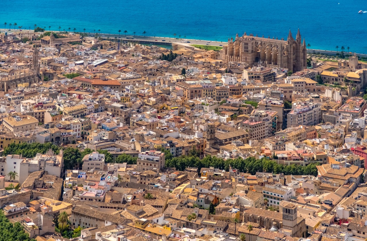 Urlaub auf Mallorca: In Palma stürzte ein Mädchen in einen Schacht. (Symbolbild)