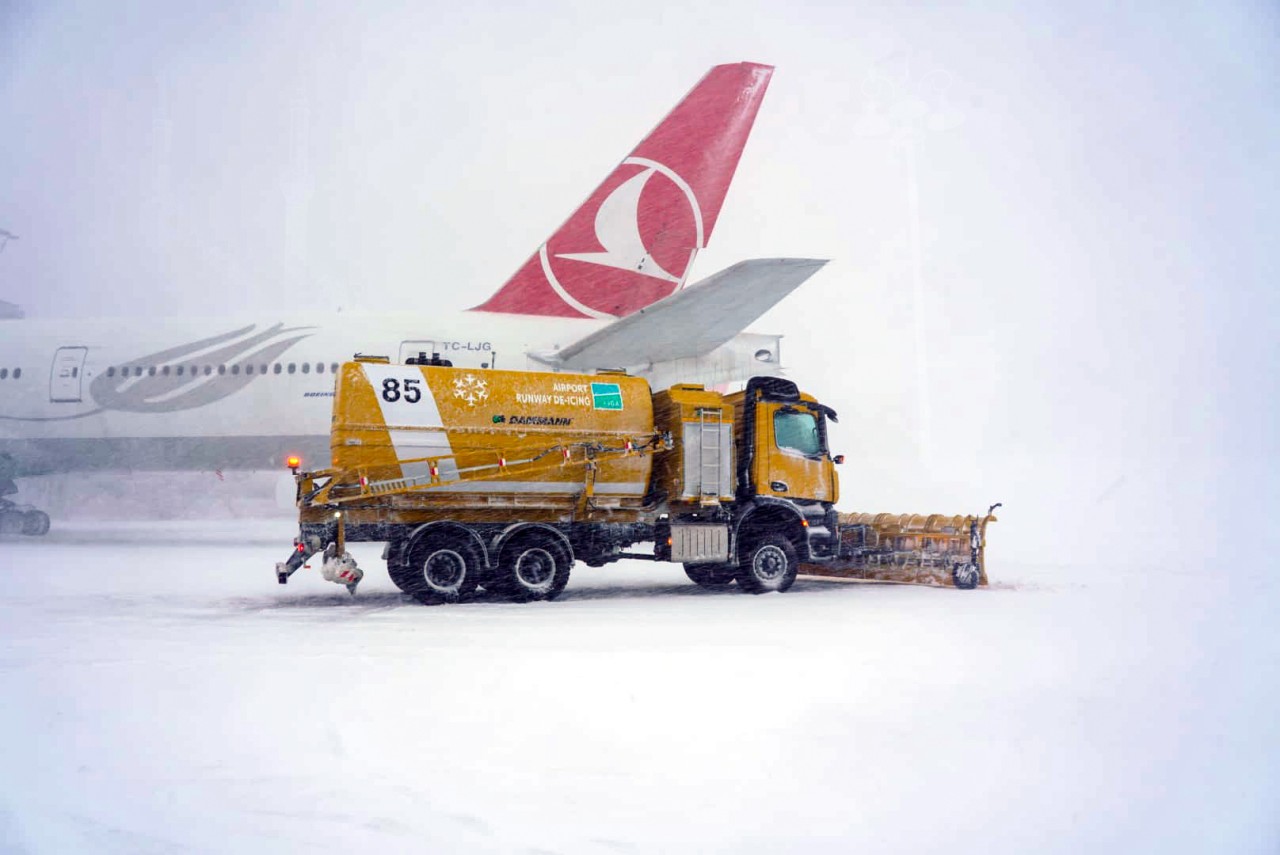 Urlaub in der Türkei: Schneechaos legt den Flughafen in Istanbul lahm!
