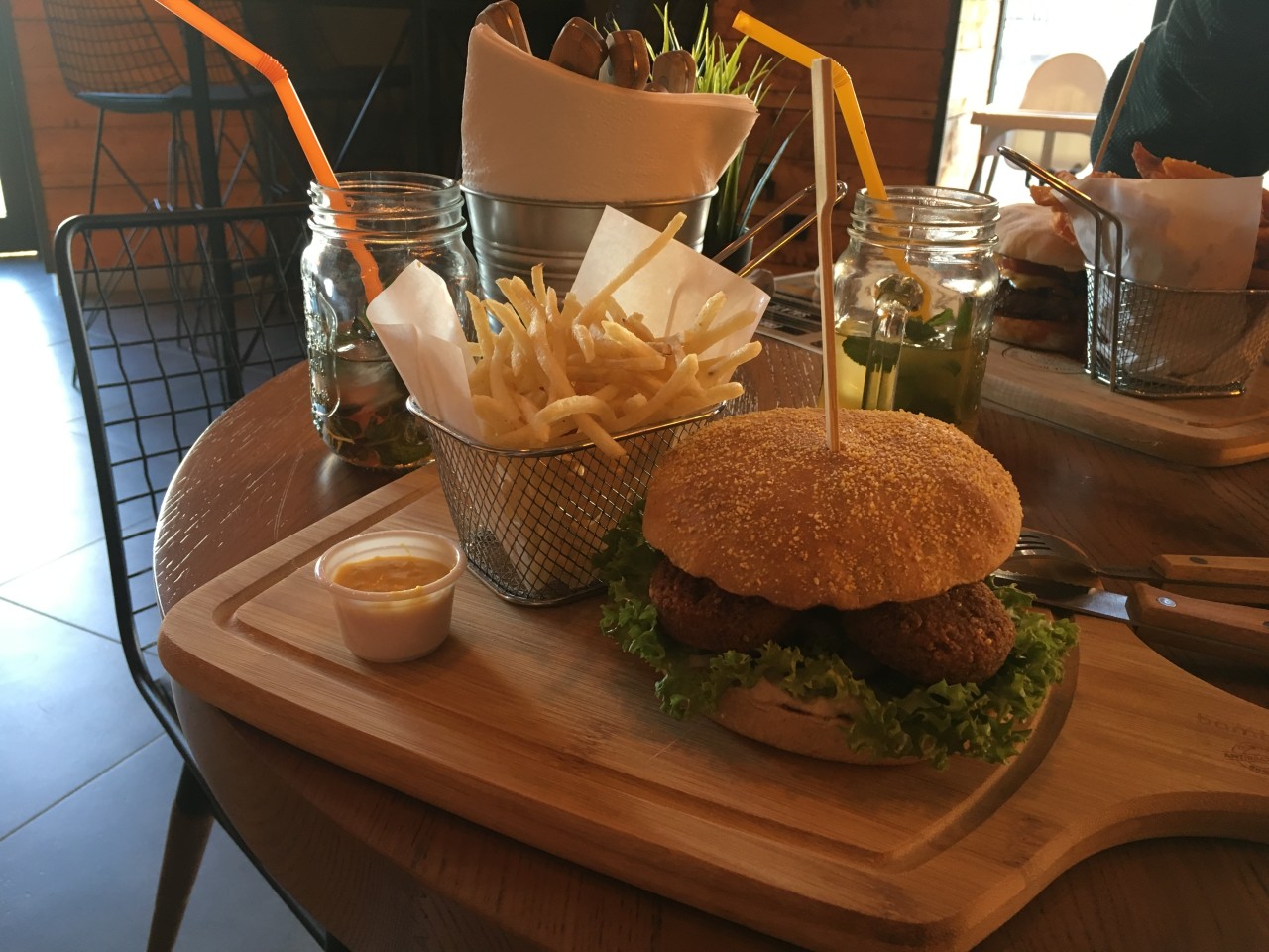 Eine Alternative für Vegetarier: Der Veggie-Burger mit Falafeln.