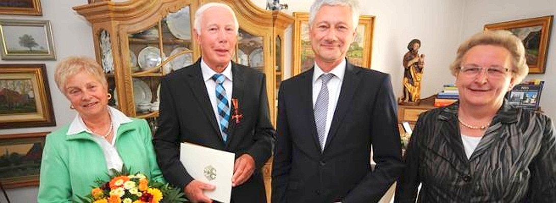 Verdienstorden an Rolf Albring_0--656x240.jpg