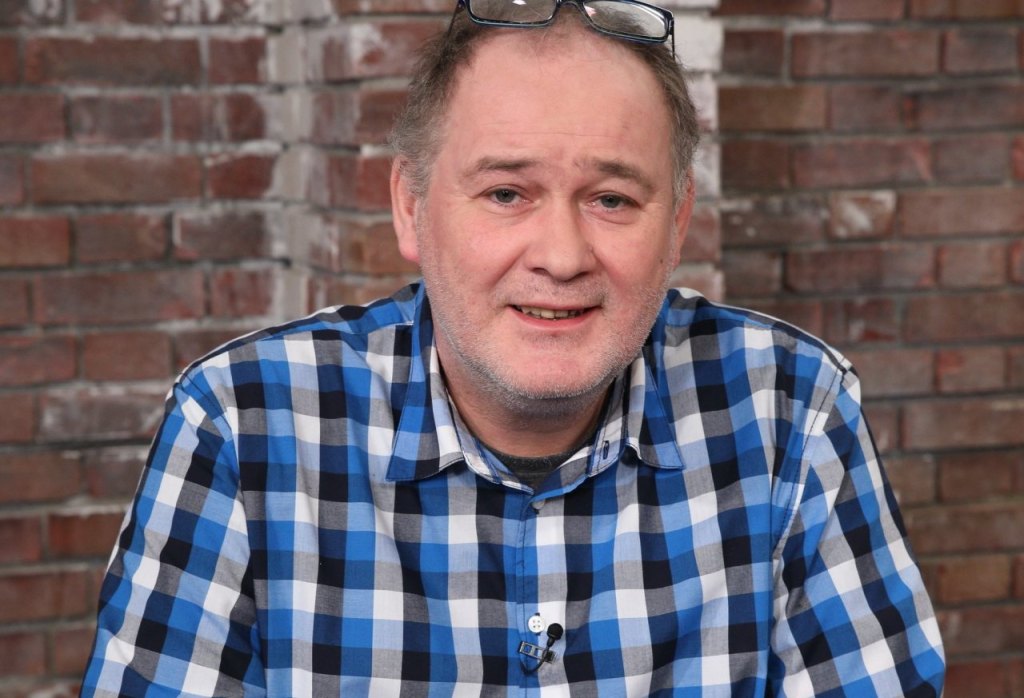 Walter Lehnertz im blau-weißen Karo-Hemd.