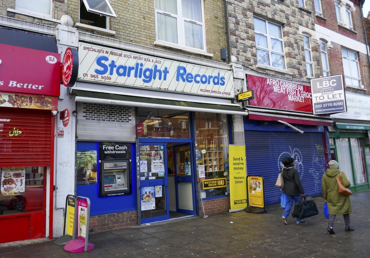 Wer Reggae im Blut hat, kommt an diesem Laden nicht vorbei: Starlight Records in London-Brent. Foto: Dörte Nohrden/dpa