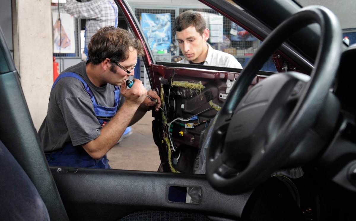 Werkstatt Auto Eigenreparatur.jpg