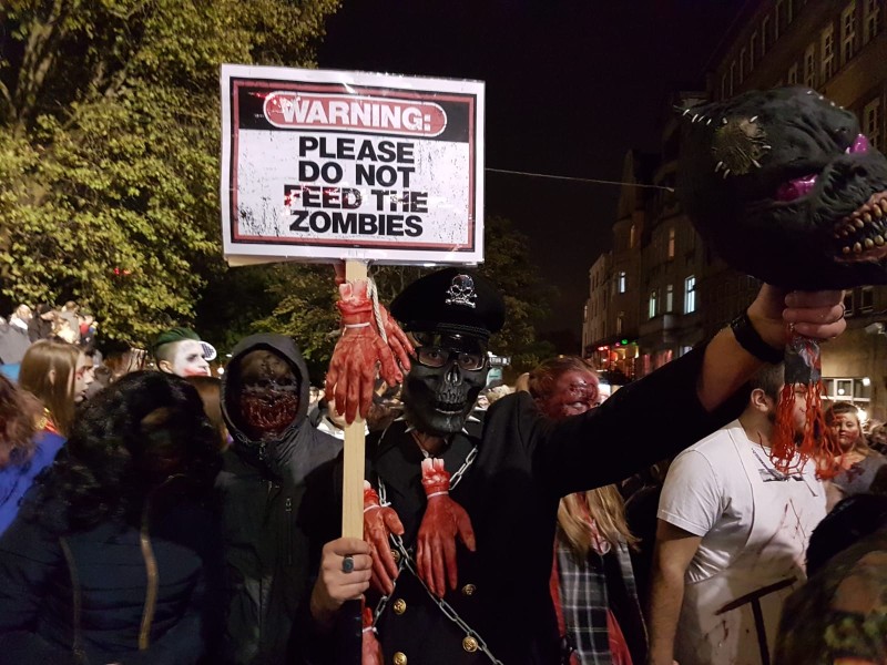 Der Zombiewalk in Essen. Viele Teilnehmer geben sich immer viel Mühe mit ihren Kostümen.
