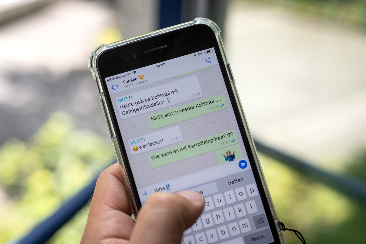 Whatsapp empfiehlt: Um den Messenger zukünftig verwenden zu können, sollten Nutzer auf aktuelle Betriebssysteme umsteigen. (Symbolbild)