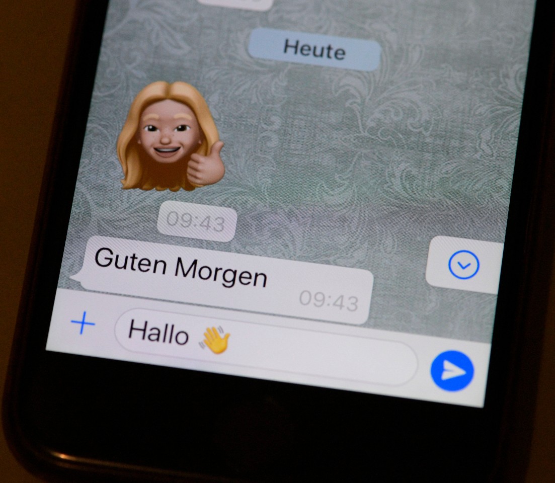 Whatsapp: Über den Messenger werden besonders oft Emojis versendet – jetzt sollen bald über 100 neue Bildchen kommen. (Symbolfoto)
