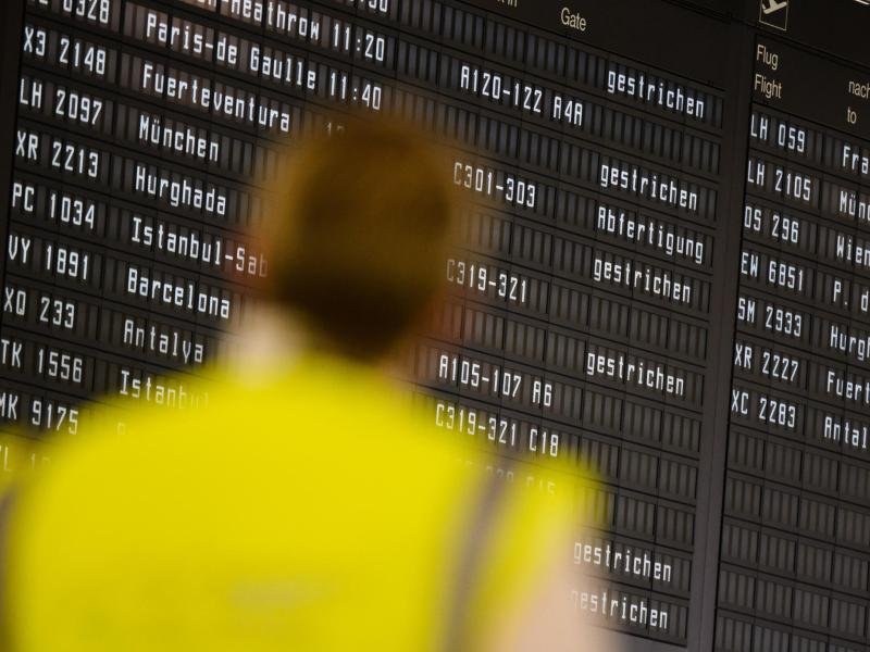 Wie hier in Hannover fielen an mehreren deutschen Airports streikbedingt zahlreiche Flüge aus.