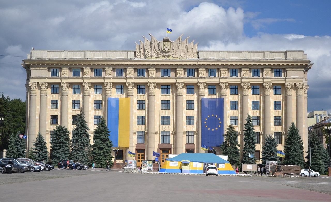 Das Gebäude der regionalen Verwaltung in Charkow vor dem Krieg
