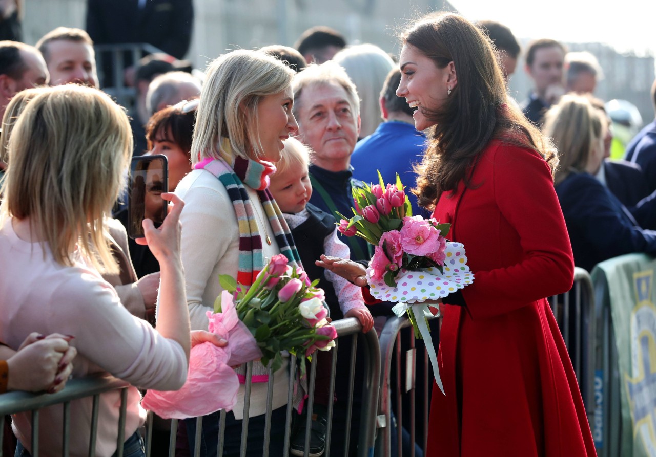 In Belfast tauschte sich Herzogin Kate mit einer anderen Mutter über ihre Kindernamen aus. 