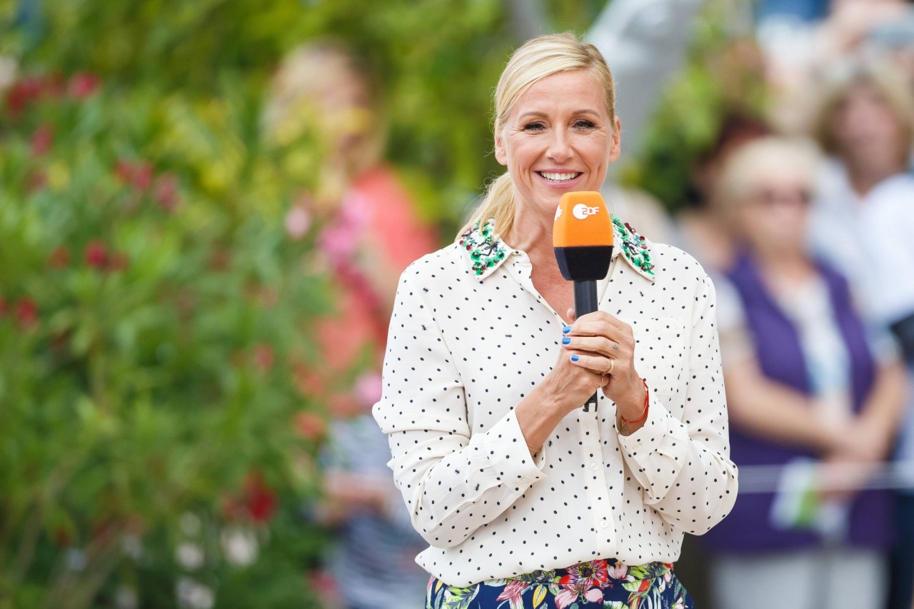 "Fernsehgarten": Für die neuen Folgen des ZDF-Fernsehgartens muss sich Moderatorin Andrea Kiewel einer besonderen Angst stellen.