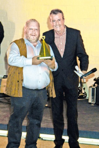 Norbert Zajac (links) erhielt von BVMW-Landeschef Herbert Schulte den Preis überreicht. Foto: BVMW