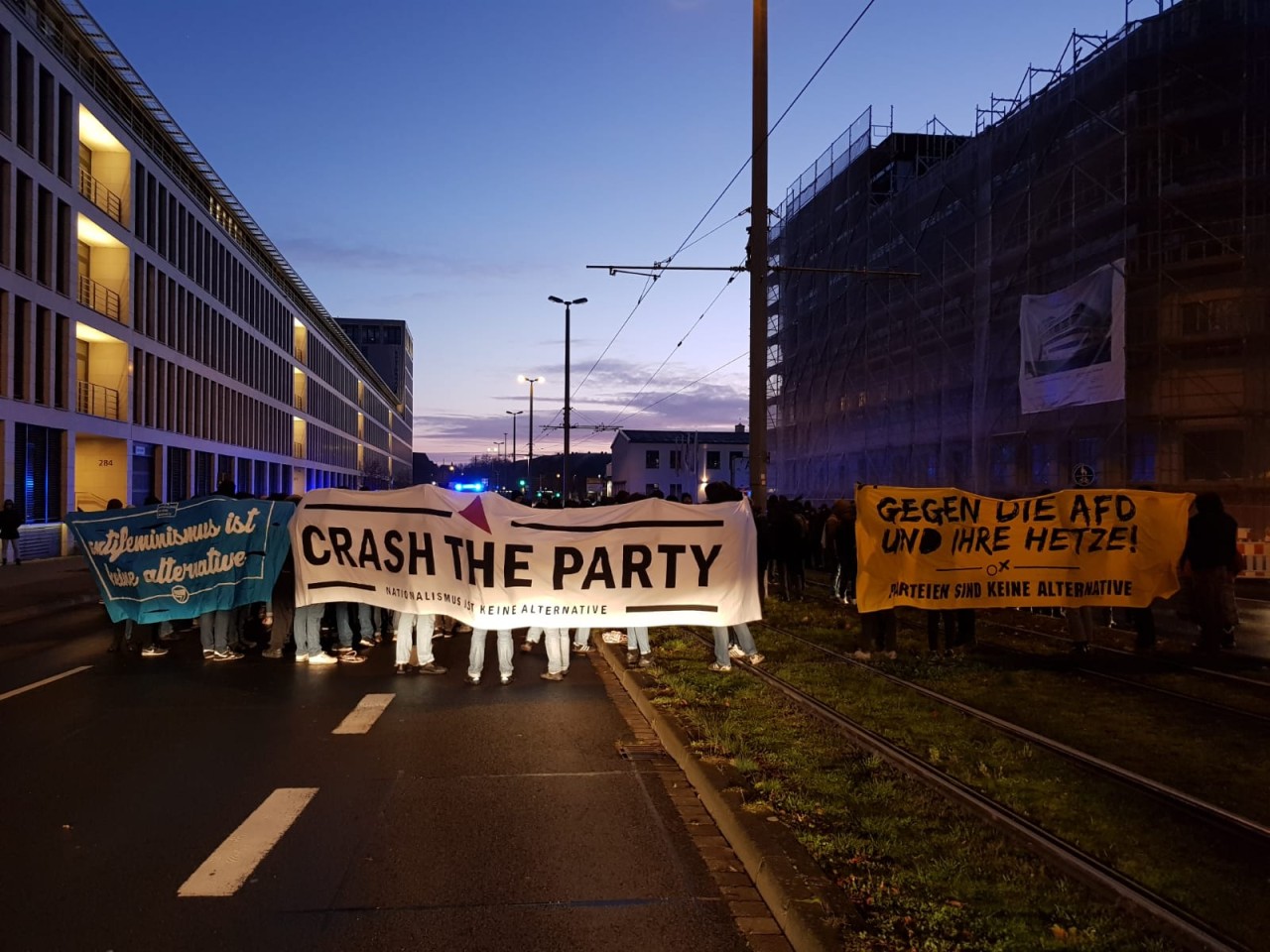 Bereits am frühen Morgen versammelten sich Demonstranten in Braunschweig. 