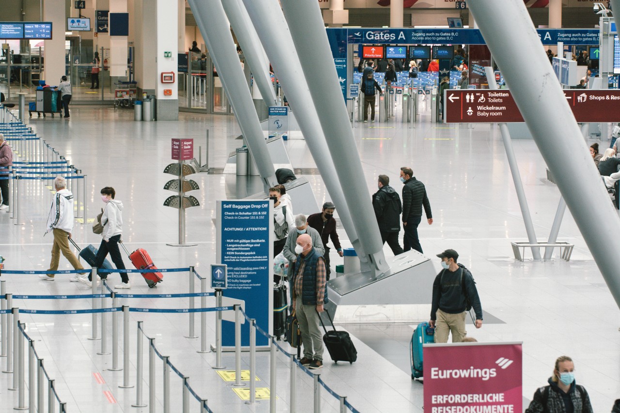 Am Düsseldorfer Flughafen wird wieder gestreikt. Passagiere müssen sich auf einiges gefasst machen. (Symbolbild) Am Düsseldorfer Flughafen wird wieder gestreikt. Passagiere müssen sich auf einiges gefasst machen. (Symbolbild)