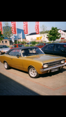 So goldlackiert hat das Auto vor dem Verkauf im Jahr 1996 ausgesehen.