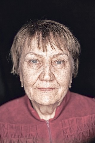 Anna Strishkowa wurde in der ukrainischen Hauptstadt Kiew geboren. Das Geburtsdatum ist unbekannt. Sie überlebte als Versuchskind von Dr. Mengele im KZ Auschwitz-Birkenau. Ihre Eltern wurden in dem Lager ermordet. Heute lebt sie in Kiew. 