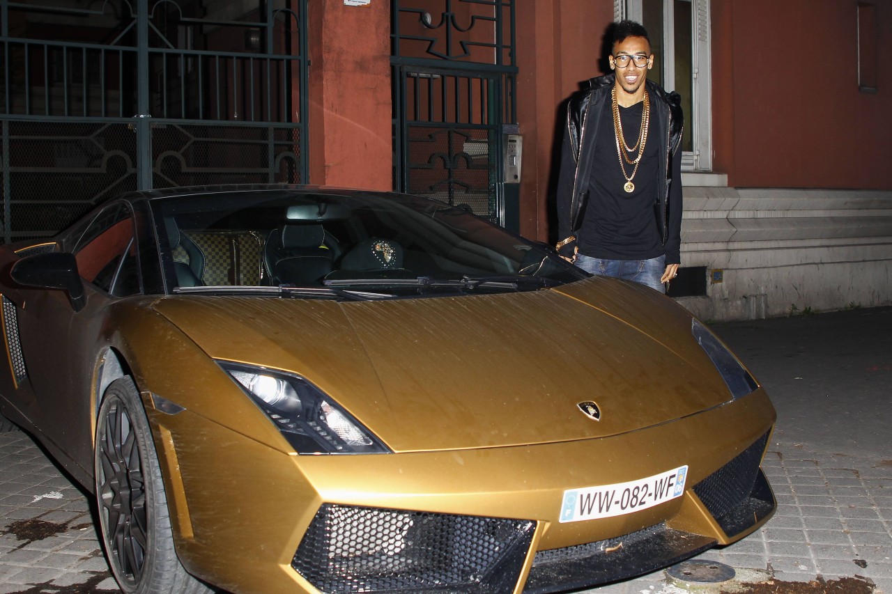 Goldketten zum goldenen Lamborghini: Pierre-Emerick Aubameyang war nie ein großer Freund des Understatement.