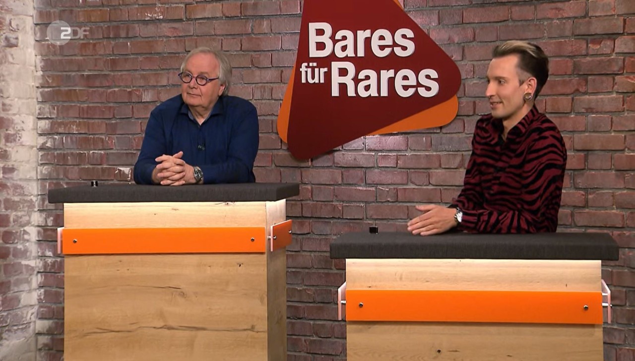„Bares für Rares“-Händler Fabian Kahl kaufte die Silber-Taschen.