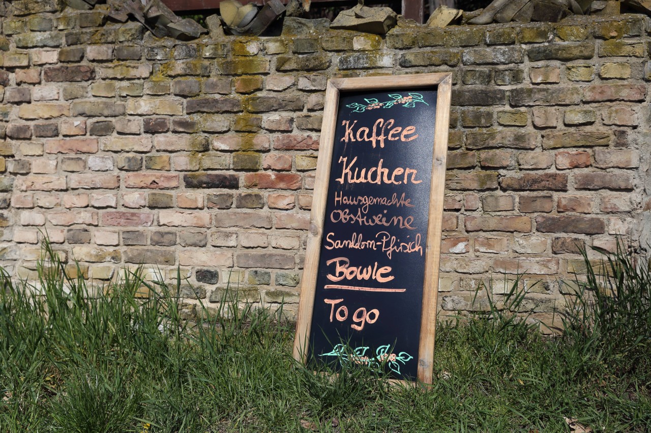 Bochum: Viele Cafés wollen mit Tafeln auf sich und ihr Angebot aufmerksam machen. Das Lokal in Bochum schrieb etwas anderes auf sein Schild...