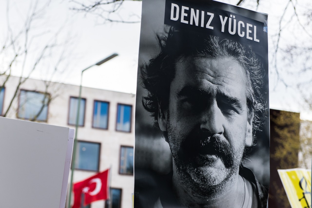 Die Festnahme des deutsch-türkischen Journalisten Deniz Yücel wegen angeblicher „Terrorpropaganda“ sorgte im Jahr 2017 für Entsetzen.
