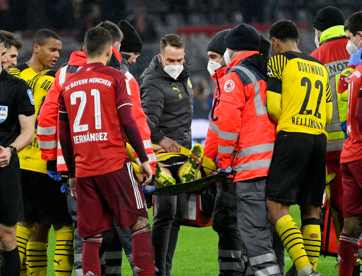 Julian Brandt verletzte sich bei Borussia Dortmund gegen Bayern München schwer.