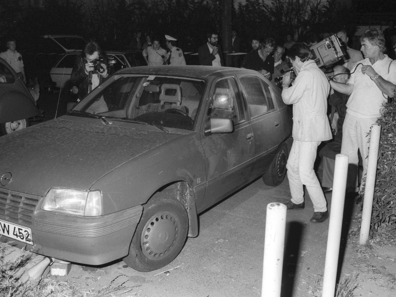 Braunmühl wurde am 10. Oktober 1986 vor seinem Haus in Bonn-Ippendorf erschossen. Das Fluchtauto (Foto) fanden die Ermittler vier Tage später im Stadtteil Endenich. Als Tatwaffe wurde ein Revolver identifiziert, mit dem wahrscheinlich auch Hanns Martin Schleyer erschossen worden war.
