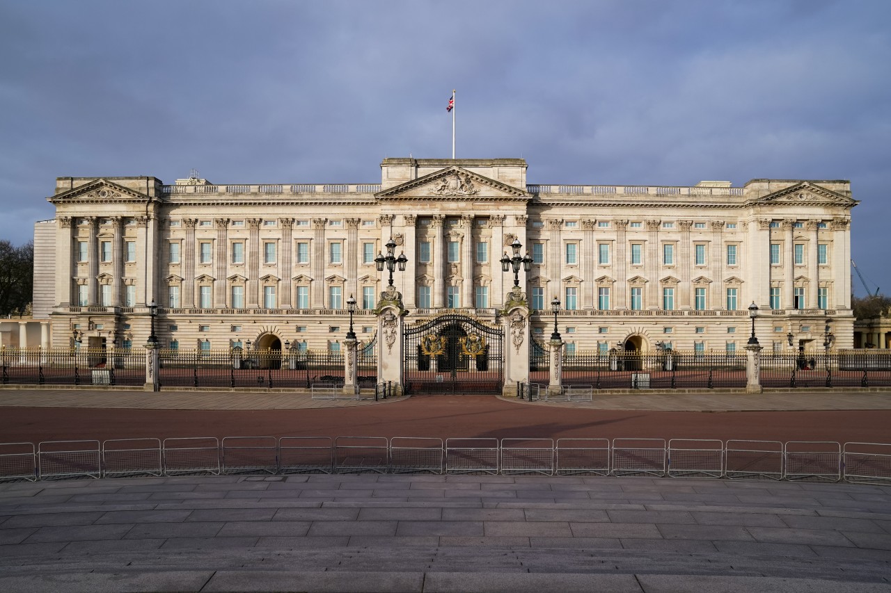 Seit mehr als 180 Jahren ist der Buckingham Palast in London die offizielle Residenz der Royals.