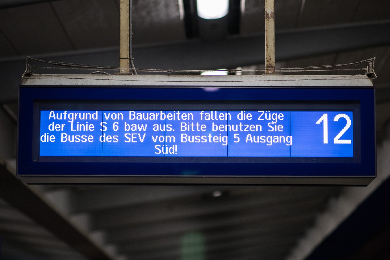 Deutsche Bahn in Essen: Pendler müssen in den nächsten Wochen auf Ersatzbusse zurückgreifen. (Symbolbild) 