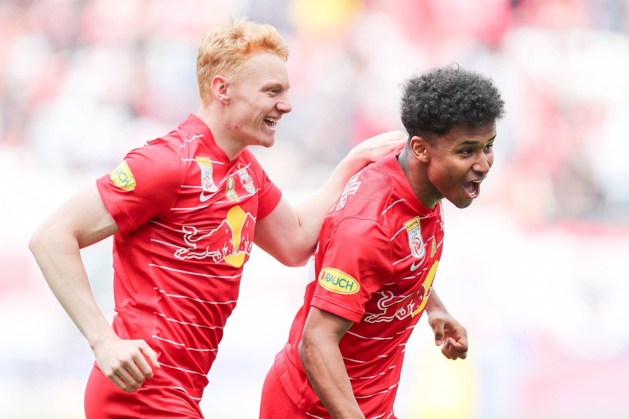 Borussia Dortmund wird sich mit Karim Adeyemi (r.) verstärken.