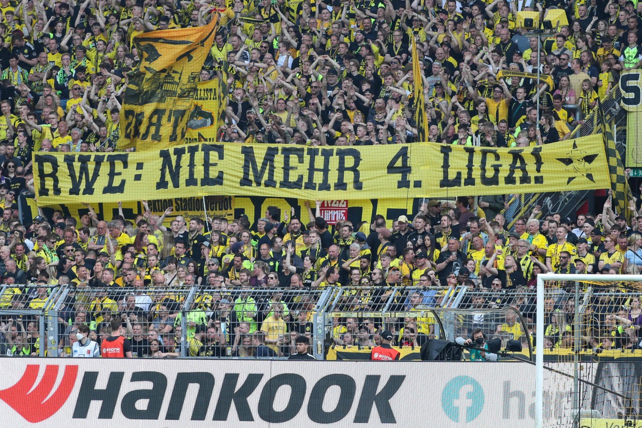 Während Borussia Dortmund sich am Samstag von vielen Spielern verabschiedete, durfte Rot Weiss Essen sich von der Regionalliga verabschieden.