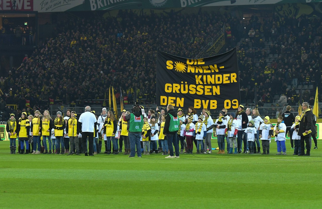 Der Auftritt der Sonnenkinder bei Borussia Dortmund war Kult – jetzt wird der Kinderchor aufgelöst.