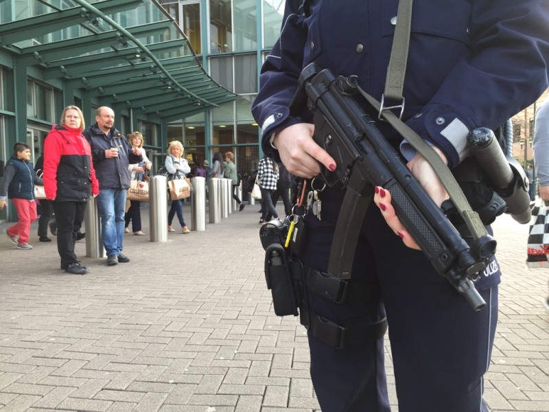 Am späten Samstagnachmittag verstärkte die Polizei ihre Präsenz am Centro in Oberhausen.