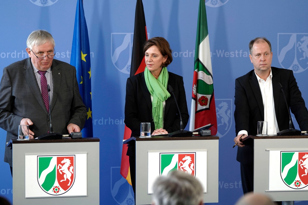 Corona in NRW: Karl-Josef Laumann (CDU) und Yvonne Gebauer (FDP) (Archivbild)