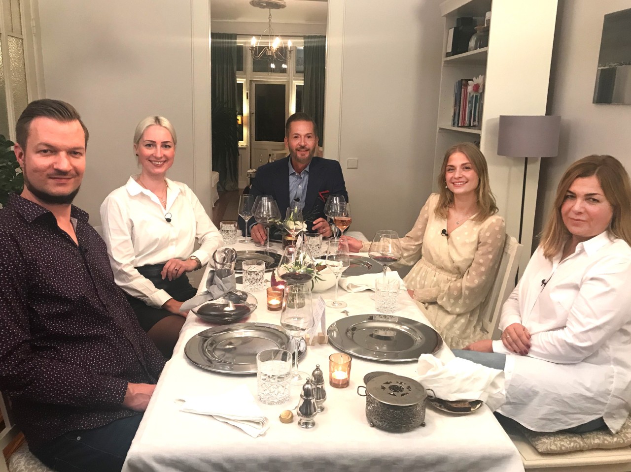 Christian, Simona, Gastgeber Christian, Henriette und Elke (von links) machen bei „Das perfekte Dinner“ mit. 