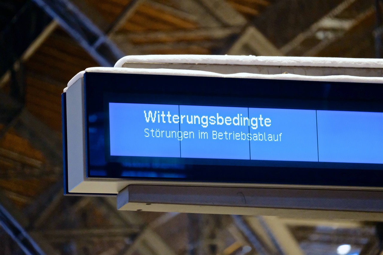 Deutsche Bahn: Aus den „Witterungsbedingten Störungen im Betriebsablauf“ sind „Unwetterauswirkungen“ geworden. 