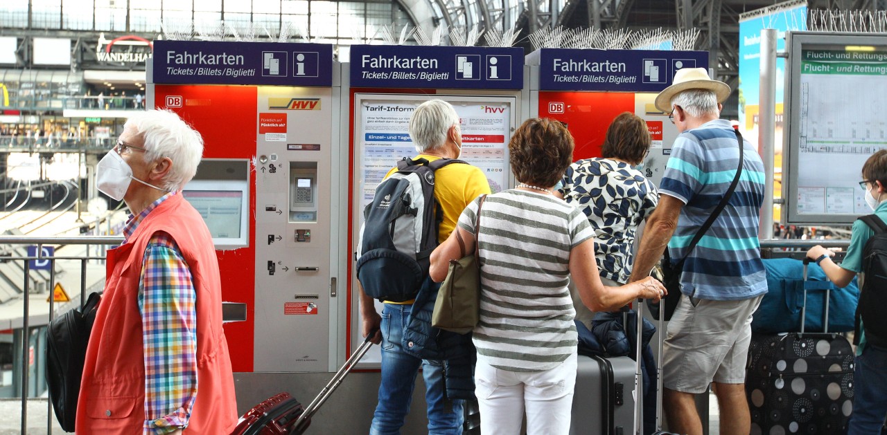Die Deutsche Bahn stellt so manchen Kunden vor große Probleme. (Symbolbild)