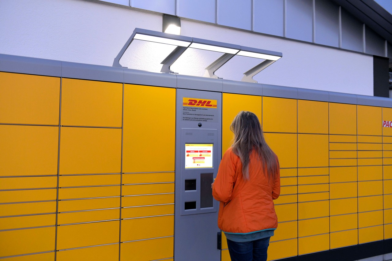 Eine Kundin der Deutschen Post wollte unbedingt an ihr Paket in der Packstation. Doch sie stand vor einem Problem, das auch andere Kunden betreffen könnte. (Symbolbild)